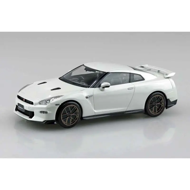 Aoshima 1/32 Snap Nissan R35 Gt-R 2024 Custom Wheel Brilliant White Pearl 1