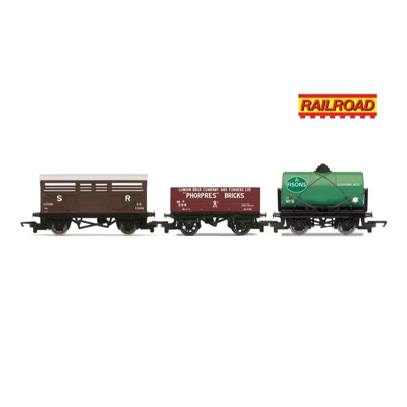 Hornby R60353 Oo Railroad 12T, Plank & Cattle Wagon Triple Pack 1