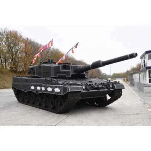 Revell 63368 1/35 Leopard 2A4 Special Decoration 40Th Anniversary Model Set 1