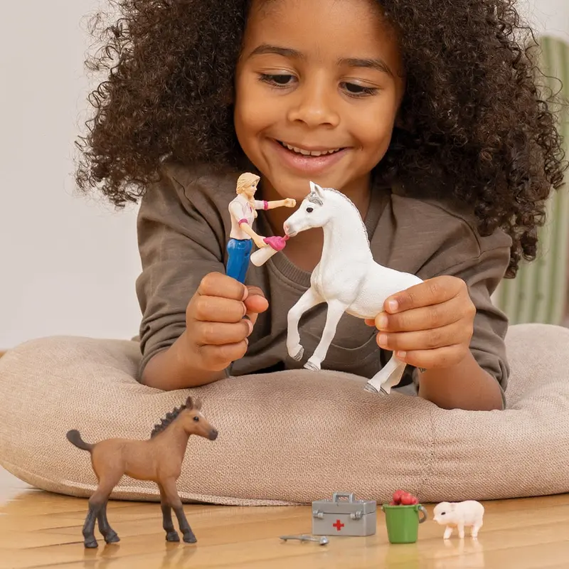 Schleich 42486 Vet Visiting Mare And Foal 2