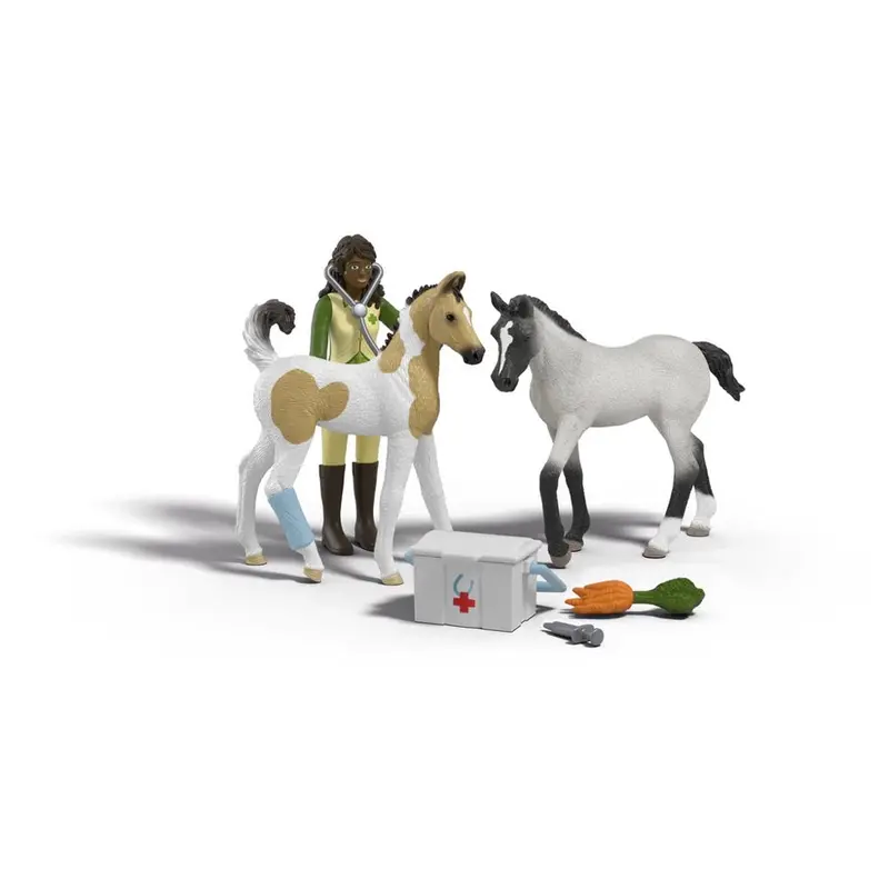Schleich 42777 Sarah's First Aid Kit 1