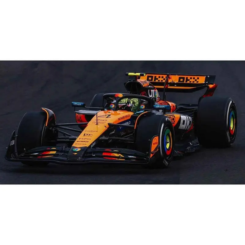 Spark S9640 1/43 Mclaren Mcl39 No.4 Mclaren Formula 1 Team Winner Hungarian Gp 2025 Lando Norris Mclaren 200Gp Wins With Pit Board 1