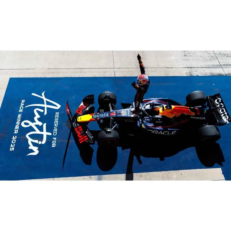 Spark S9666 1/43 Red Bull Racing Rb21 No.1 Oracle Red Bull Racing Winner Us Gp 2025 Max Verstappen.  With Pit Boards & Bigger Base & Standing Figurine 1