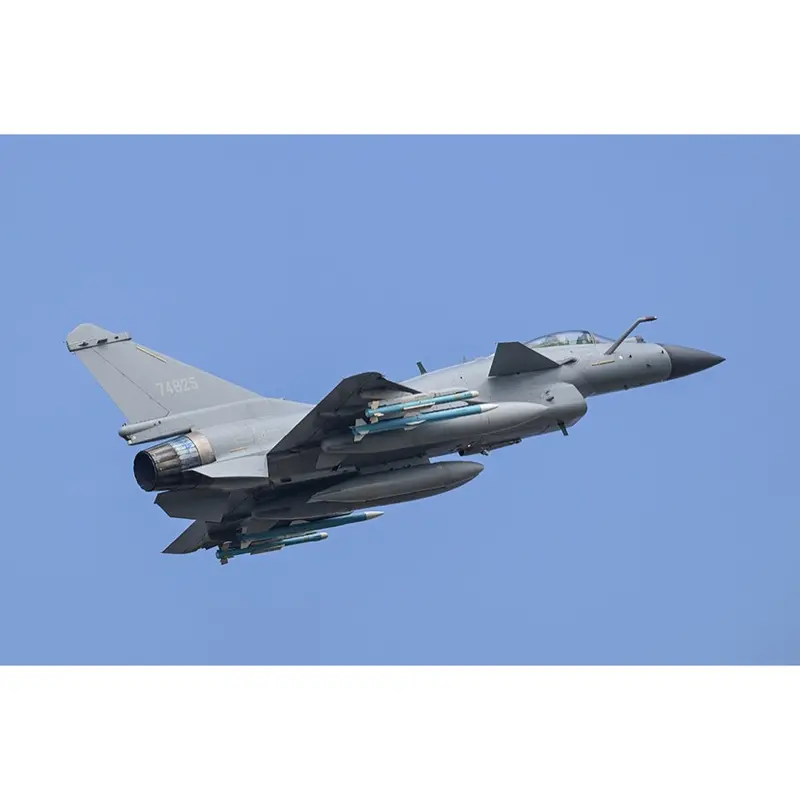 Trumpeter 01698 1/72 Chinese J-10C Fighter 1
