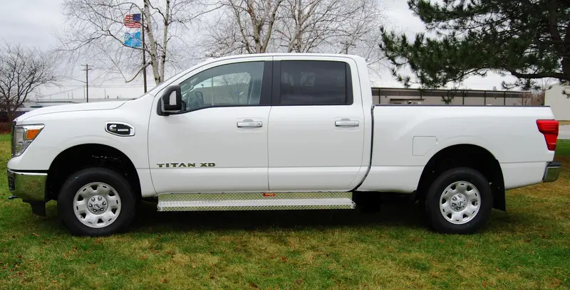 Owens Commercial Diamond-Plate Running Boards For 2015–2017 Nissan Titan Crew Cab (4" Riser, Aluminum) 1